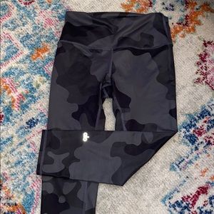ALO yoga Camo Leggings